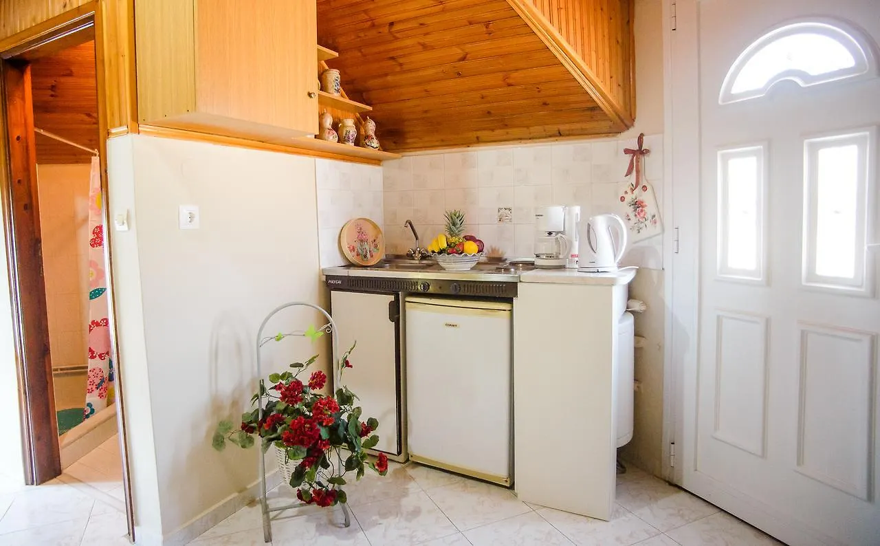 Minia Dimitra Apartments & Studios اليونان